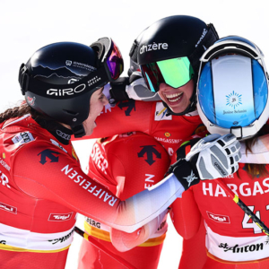 Malorie Blanc of Switzerland (C) celebrates in the finish area with teammates during the Women's Downhill race at the FIS Alpine Skiing World Cup in St. Anton, Austria, 11 January 2025. EPA/ANNA SZILAGYI FIS Alpine Skiing World Cup in St. Anton